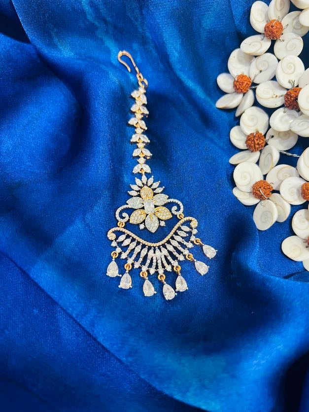 Aurora Halo Maang Tikka