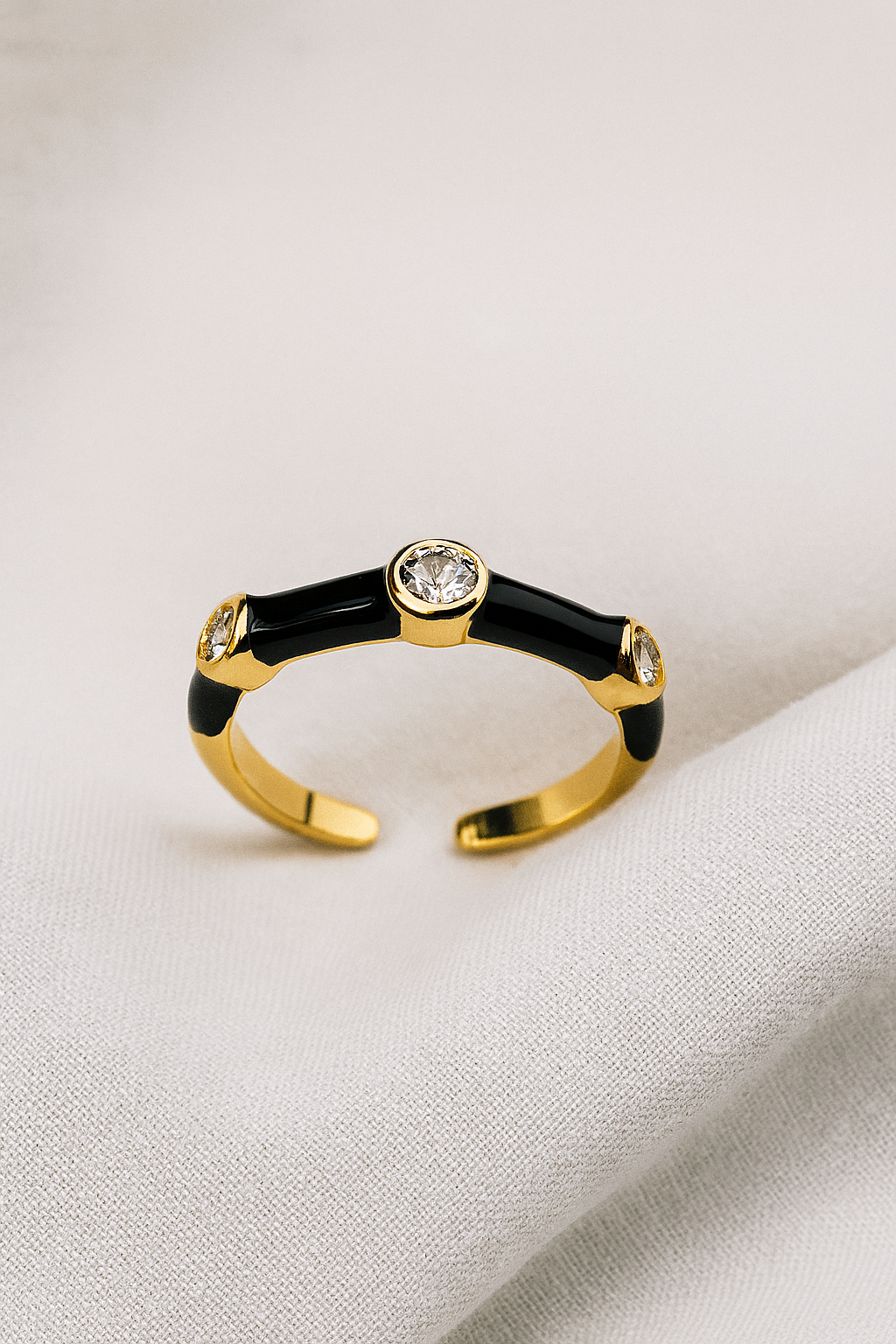 Noir Glimmer Ring