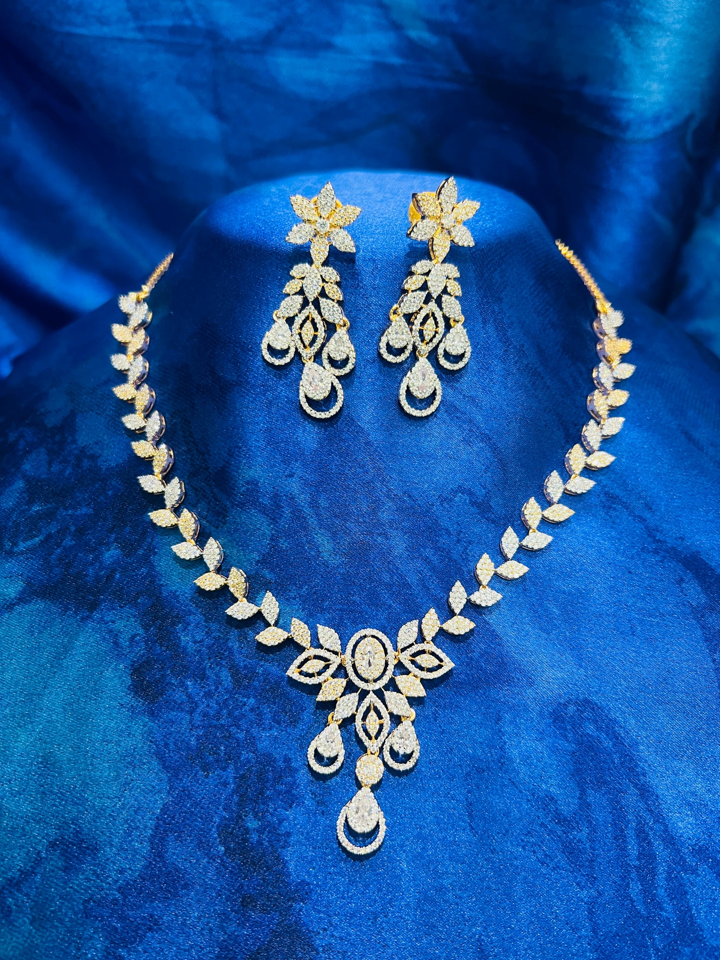Enchanted Jewel Necklace with Earrings
