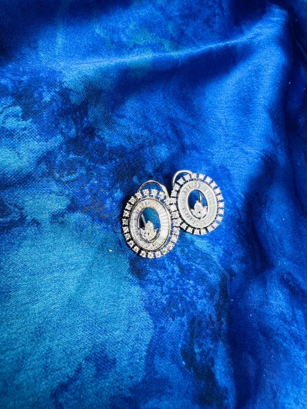 Glimmering Illusion Studs