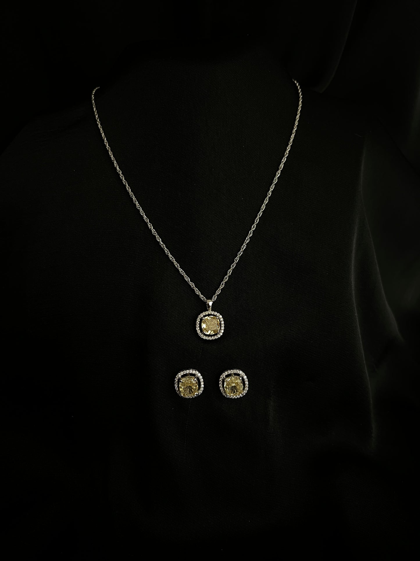 Golden Regent Radiance Set
