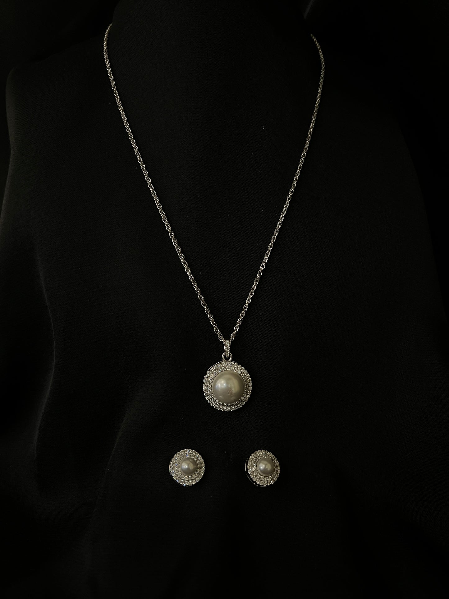 Pearl Radiance Crown Set