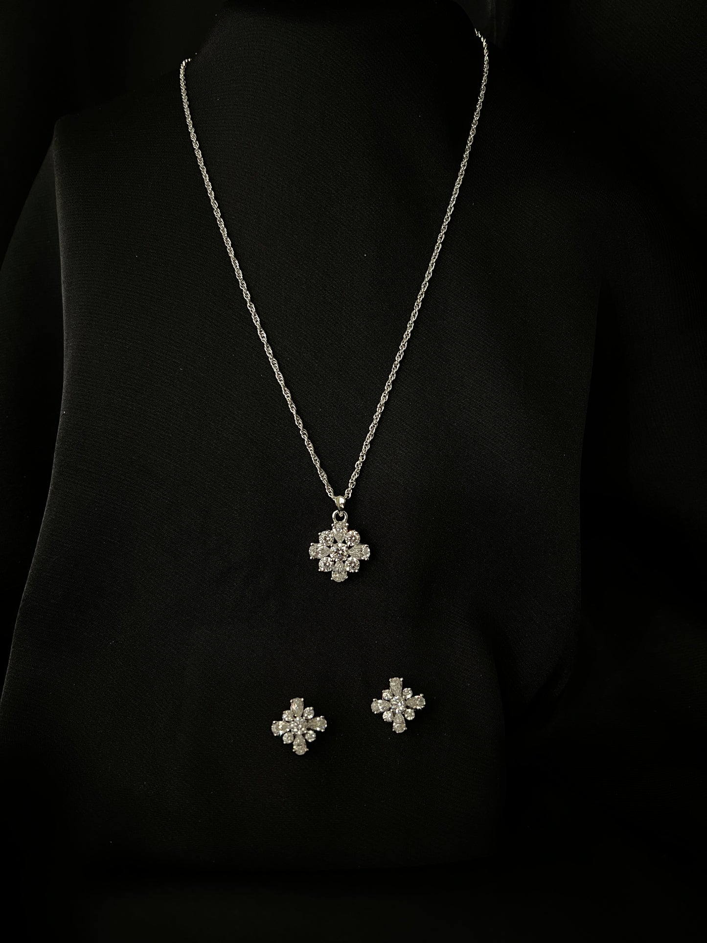 Regal Radiance Square Diamond Set