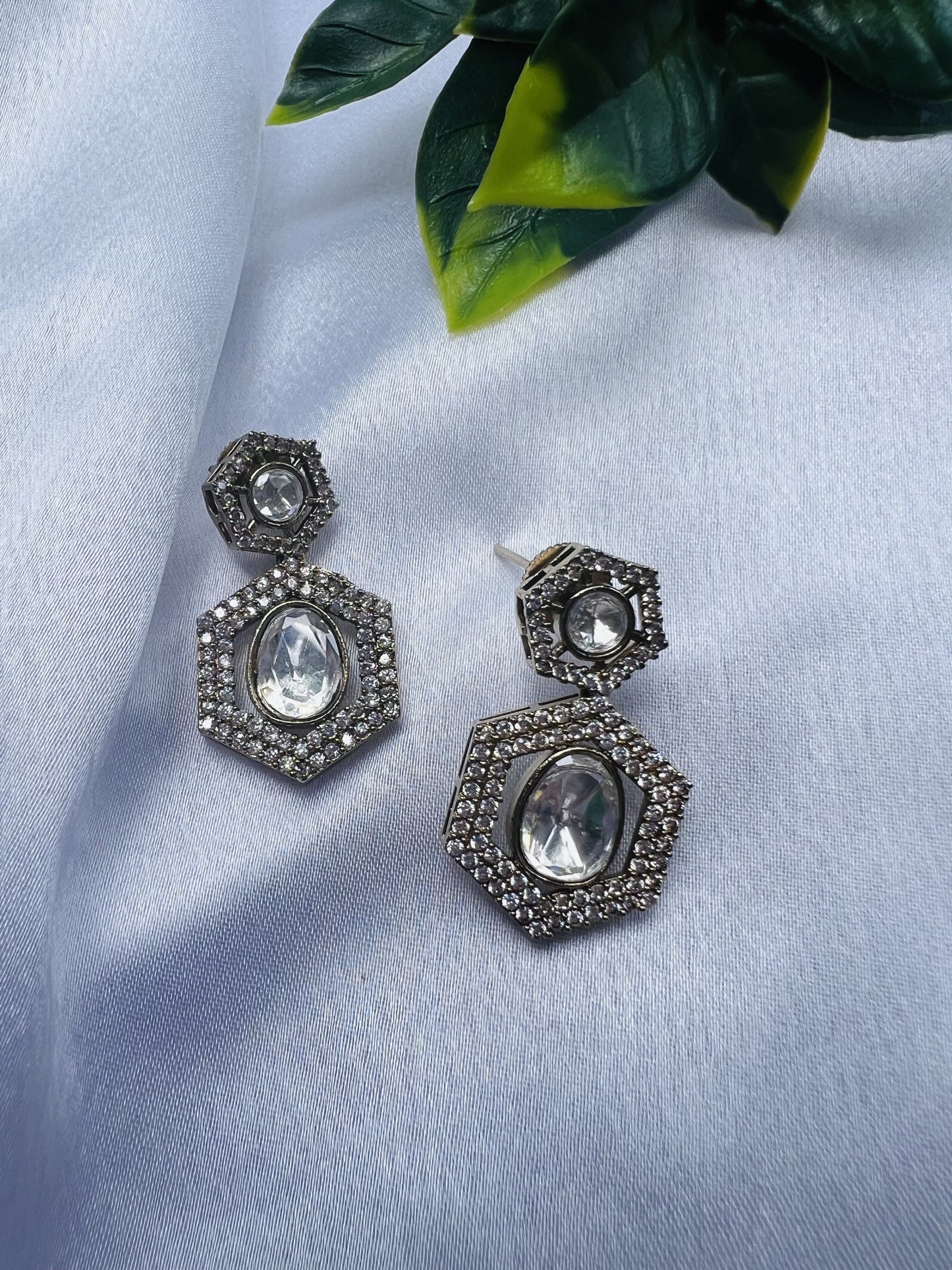 Aishwarya Hexagone Earrings
