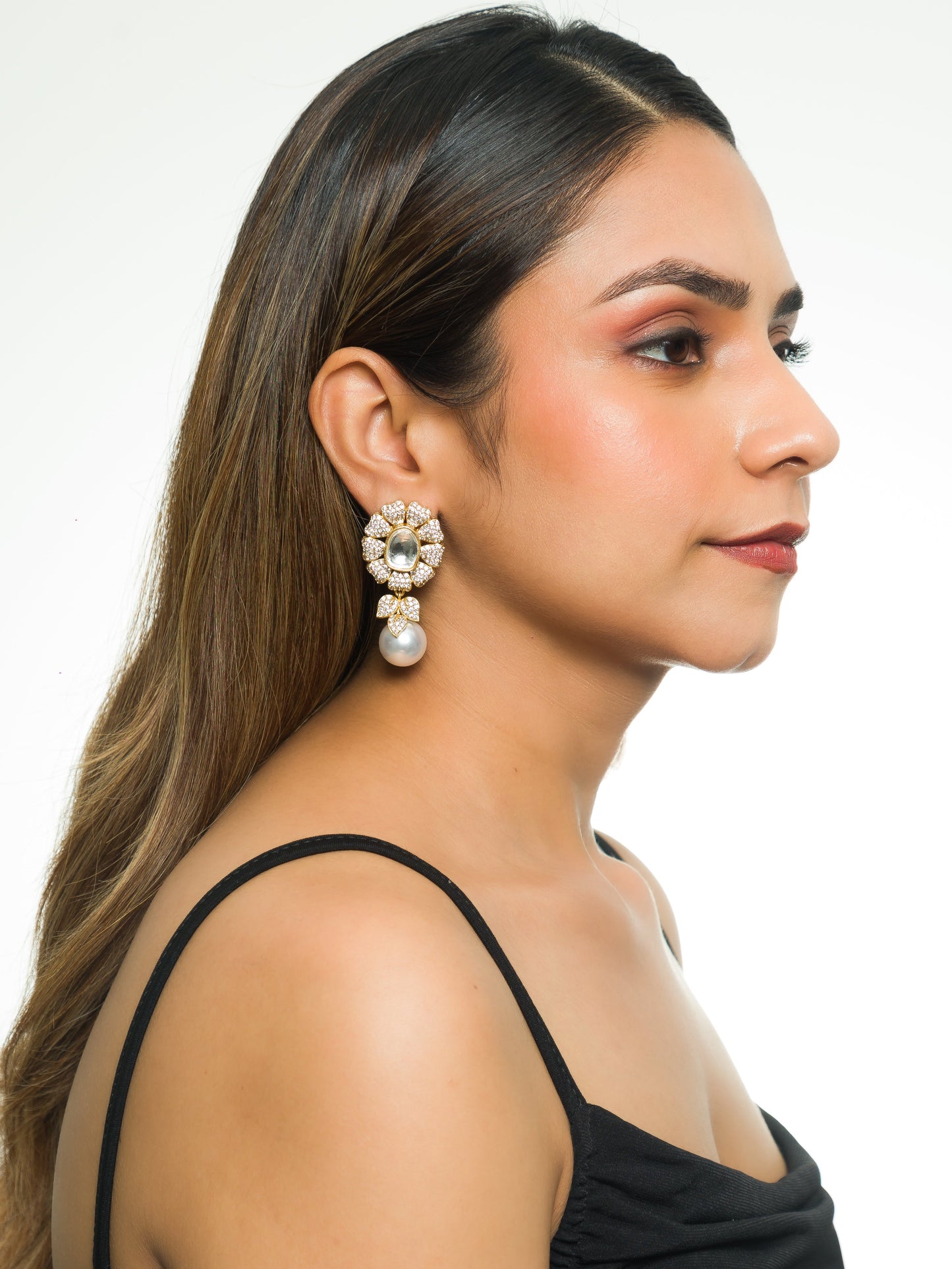 Rivaaniya Daisy Kundan Studs