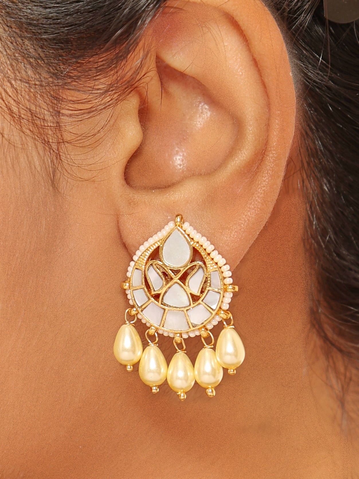 Prananya Choker Set With Earrings