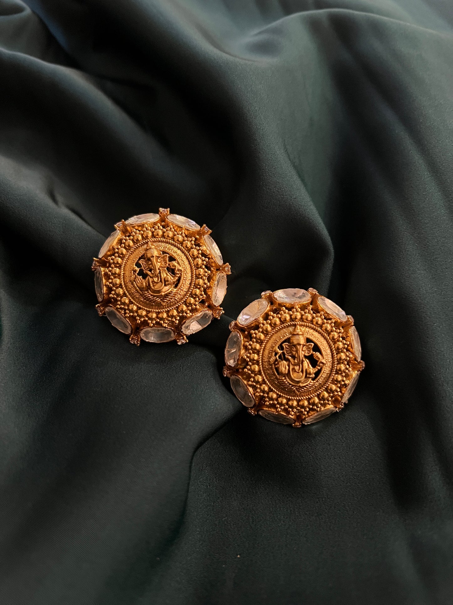 Ekdant Glow Kundan Studs