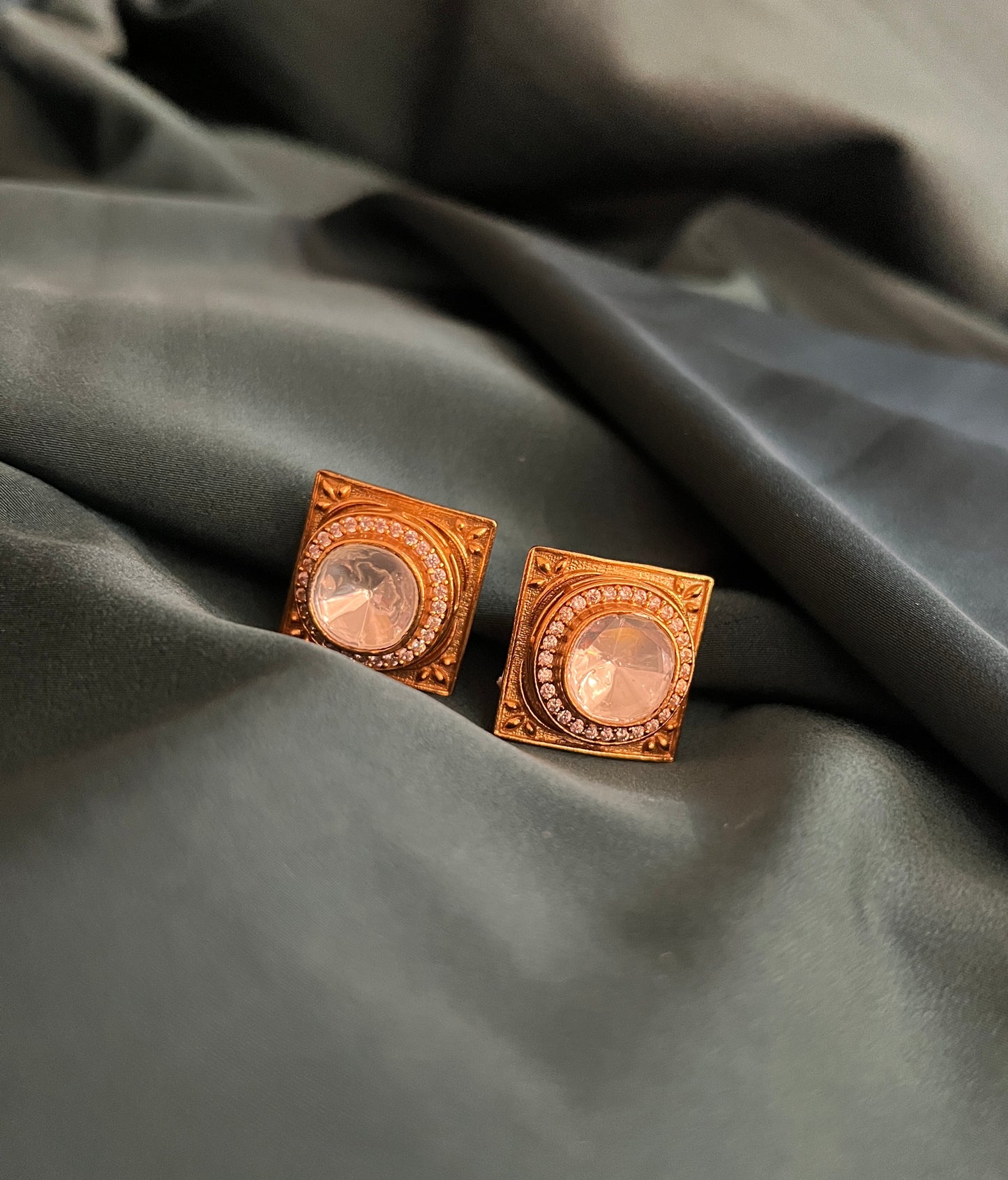 Tanirika Square Kundan Studs