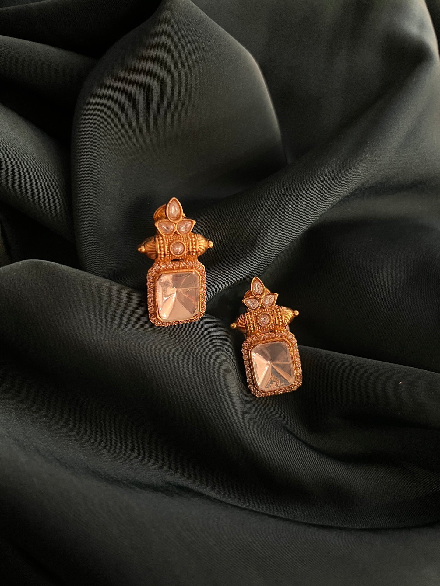 Arshia Kundan Studs