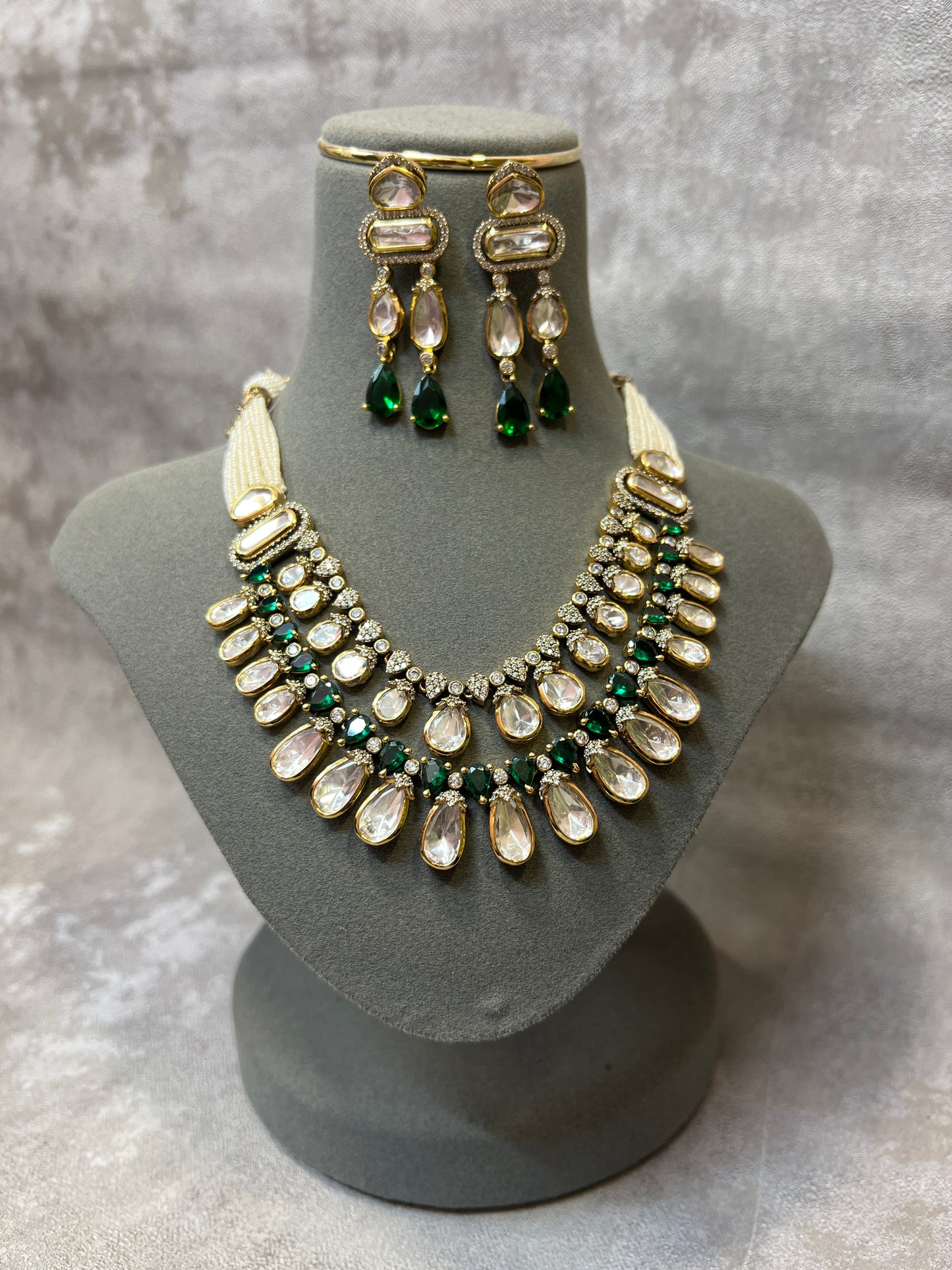 Royale Radiance Kundan Set