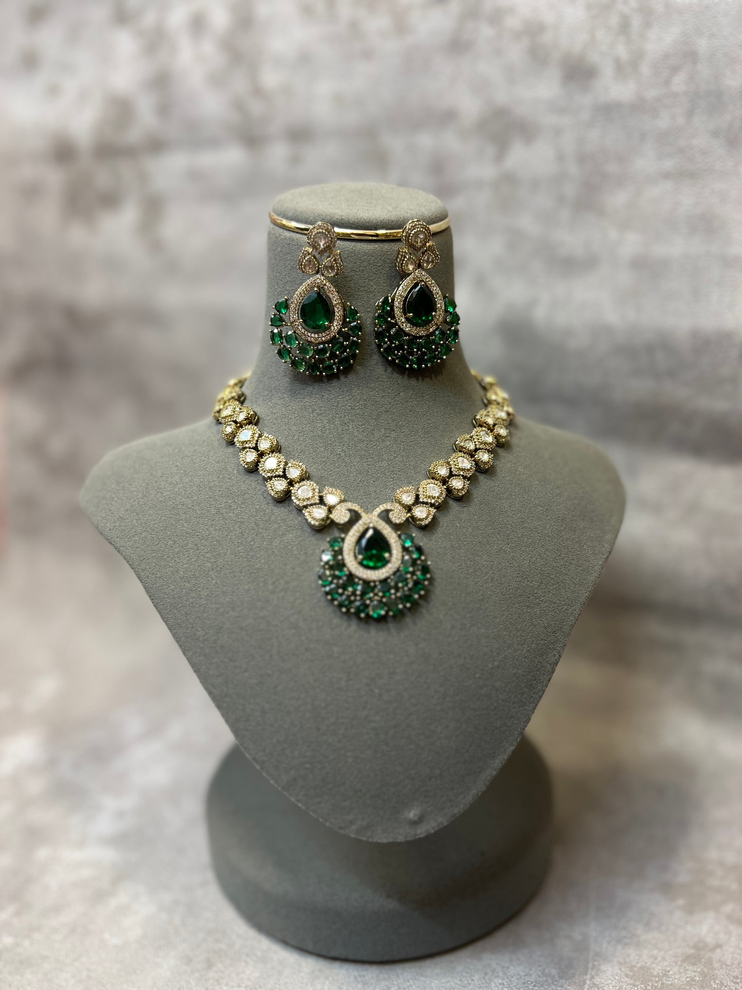 Regal Verdura Elegance Set