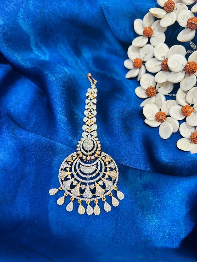 Luminous Halo Maang Tikka