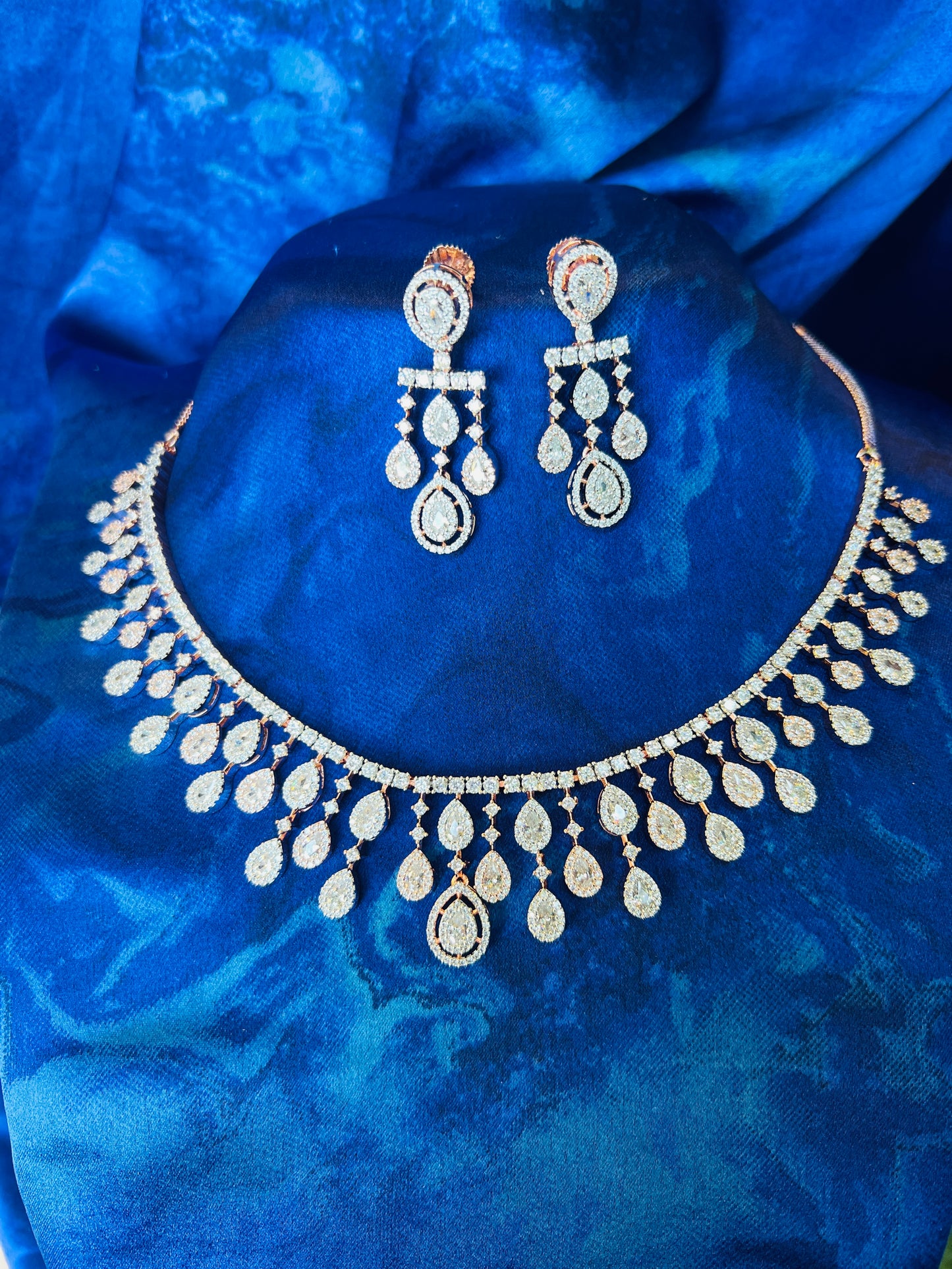 Lustrous Beauty Necklace with Earrings