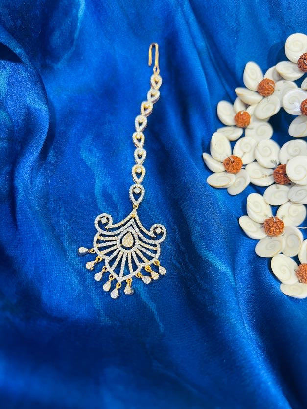 Opulent Radiance Maang Tikka