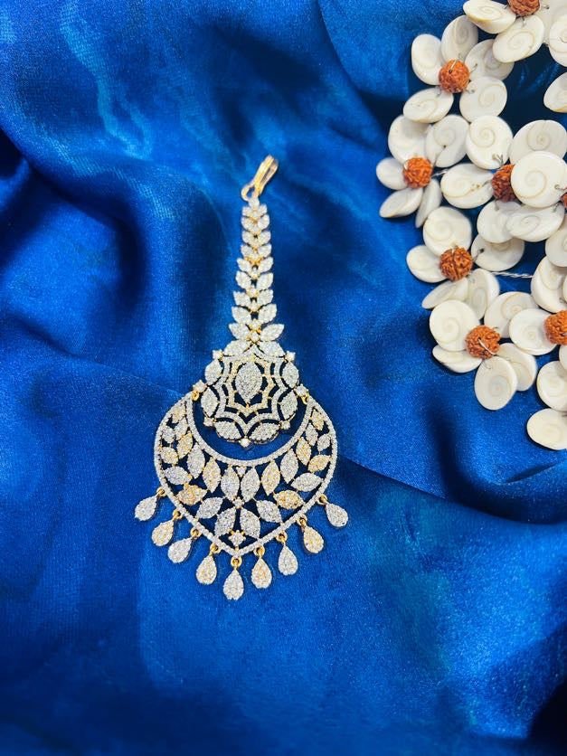 Radiant Gem Maang Tikka