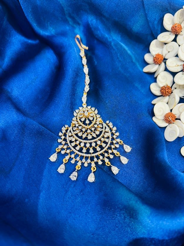 Radiant Whisper Maang Tikka