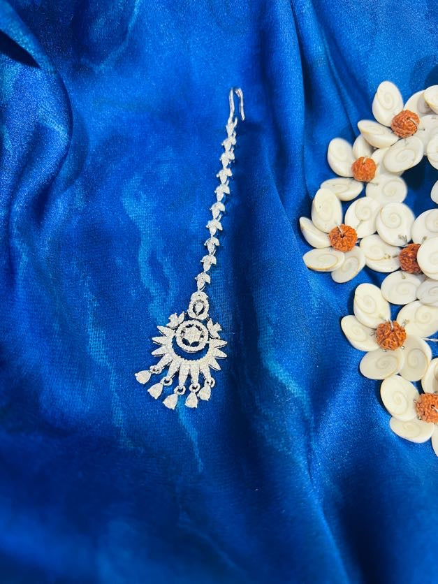 Whispering Halo Maang Tikka