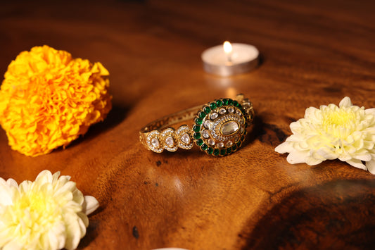 Maharani’s Emerald Glory Cuff