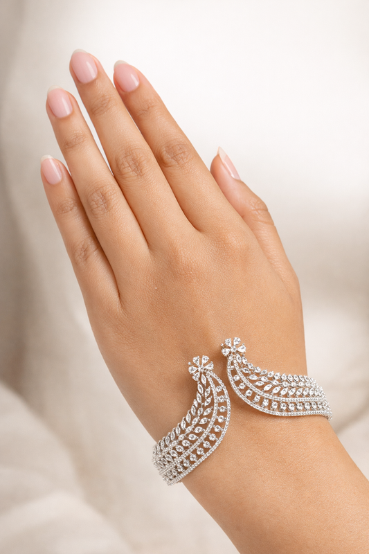 Vihana Celeste Hand Cuff