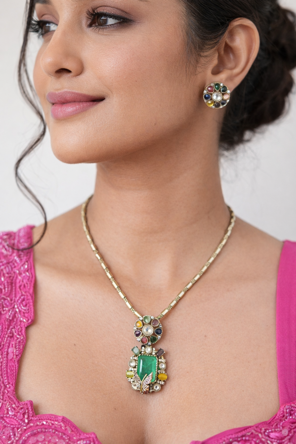 Navratna Noorika Pendant Set