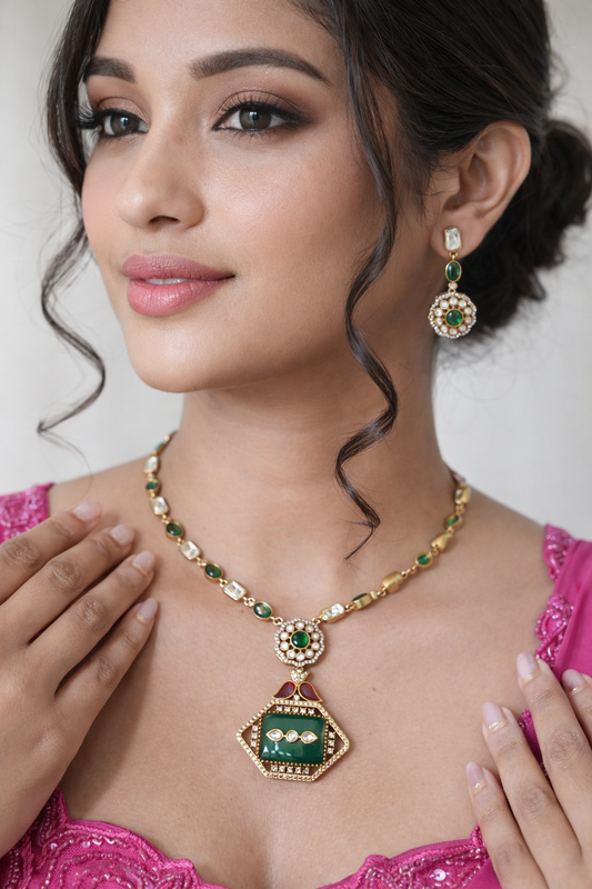Zoraya Emerald Regal Pendant Set