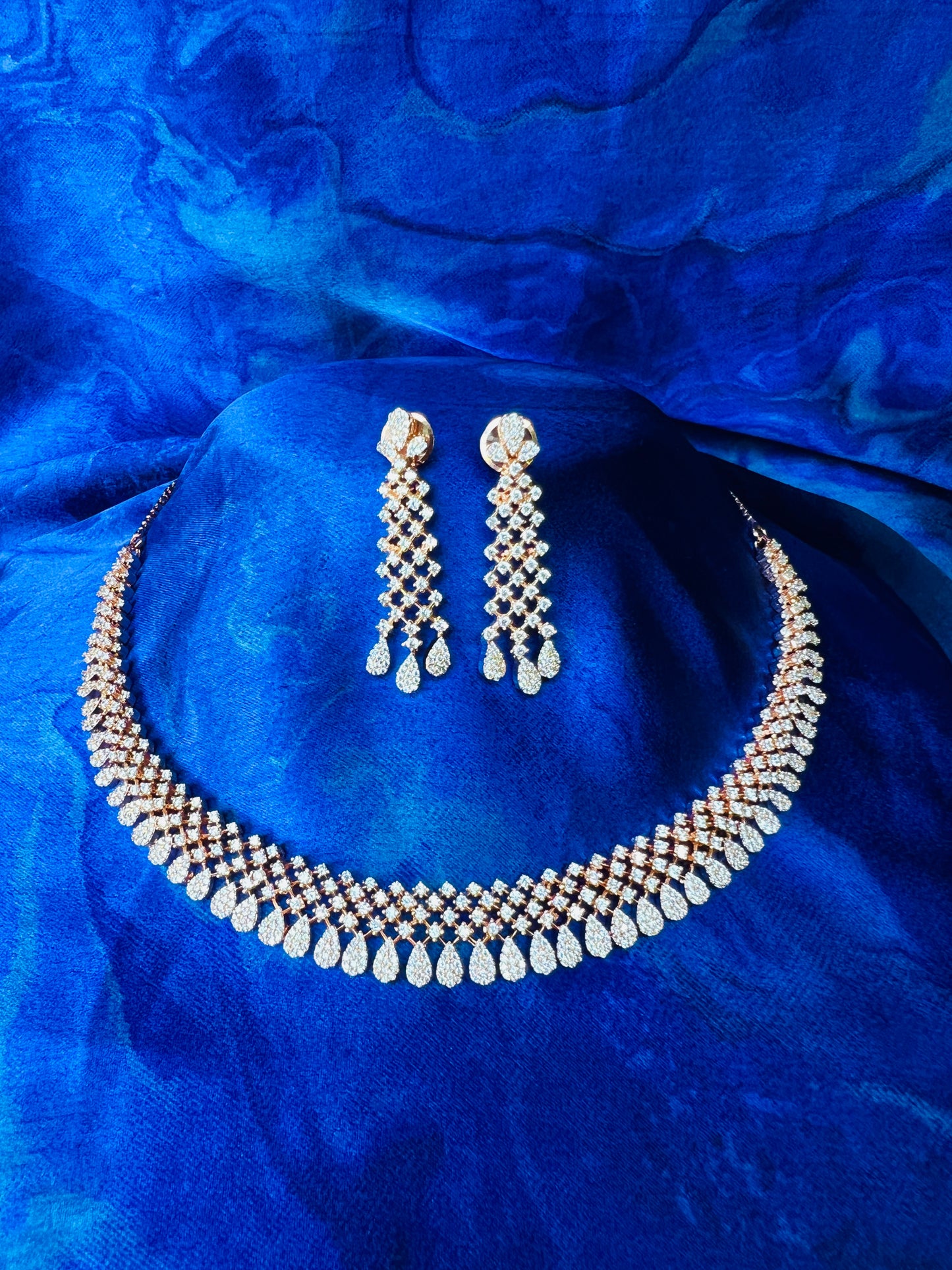 Dazzling Horizon Necklace with Earrings