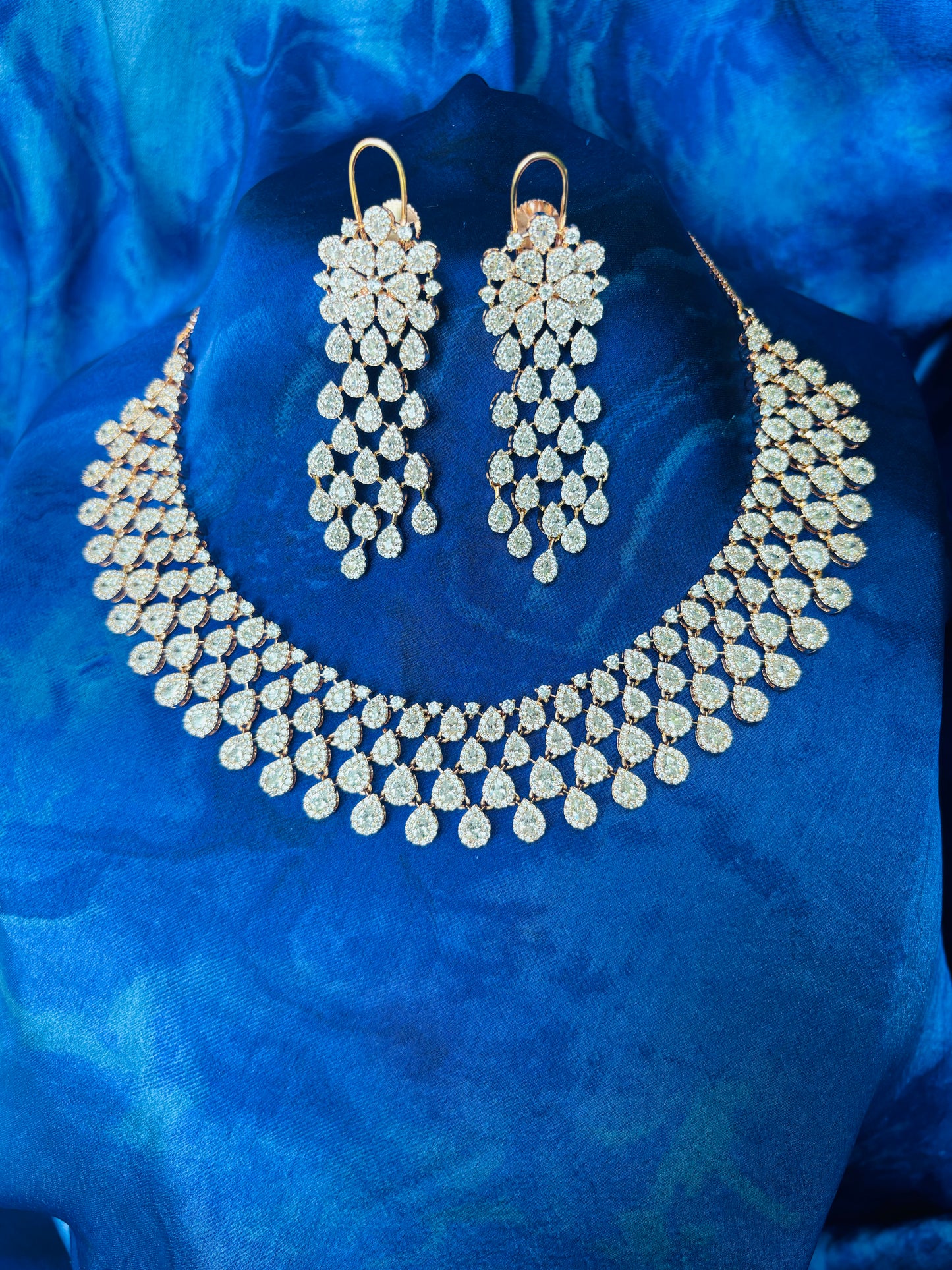 Dazzling Majesty Necklace with Earrings