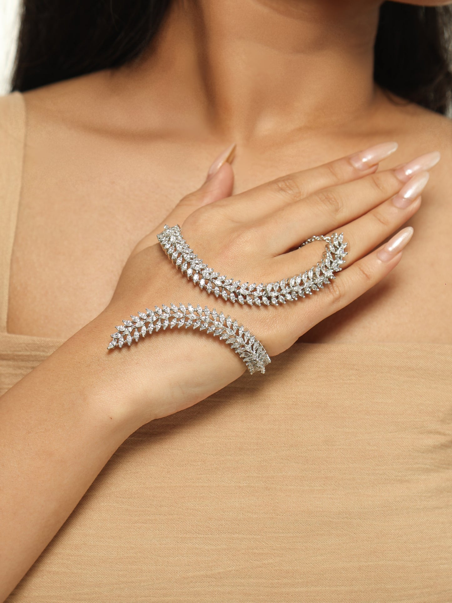 Arden Diamond Laurel Hand Harness