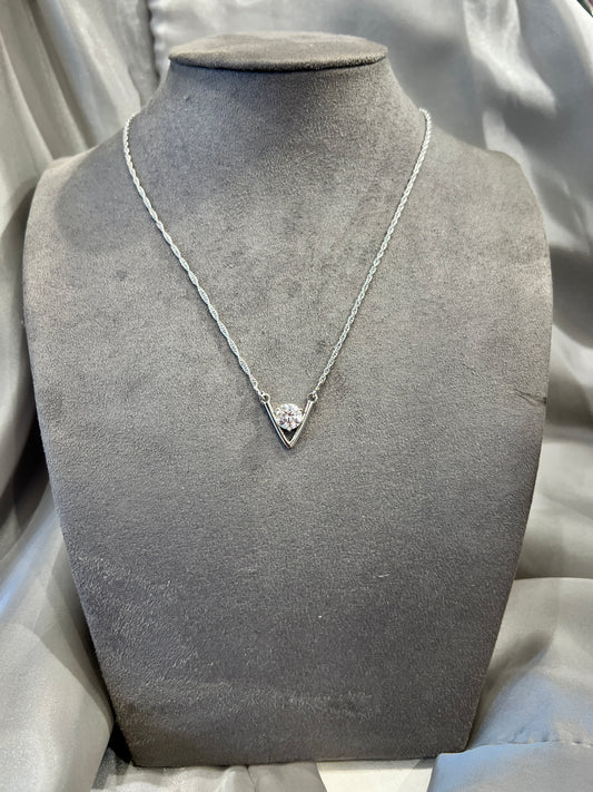 V-Cut Elegance Pendant