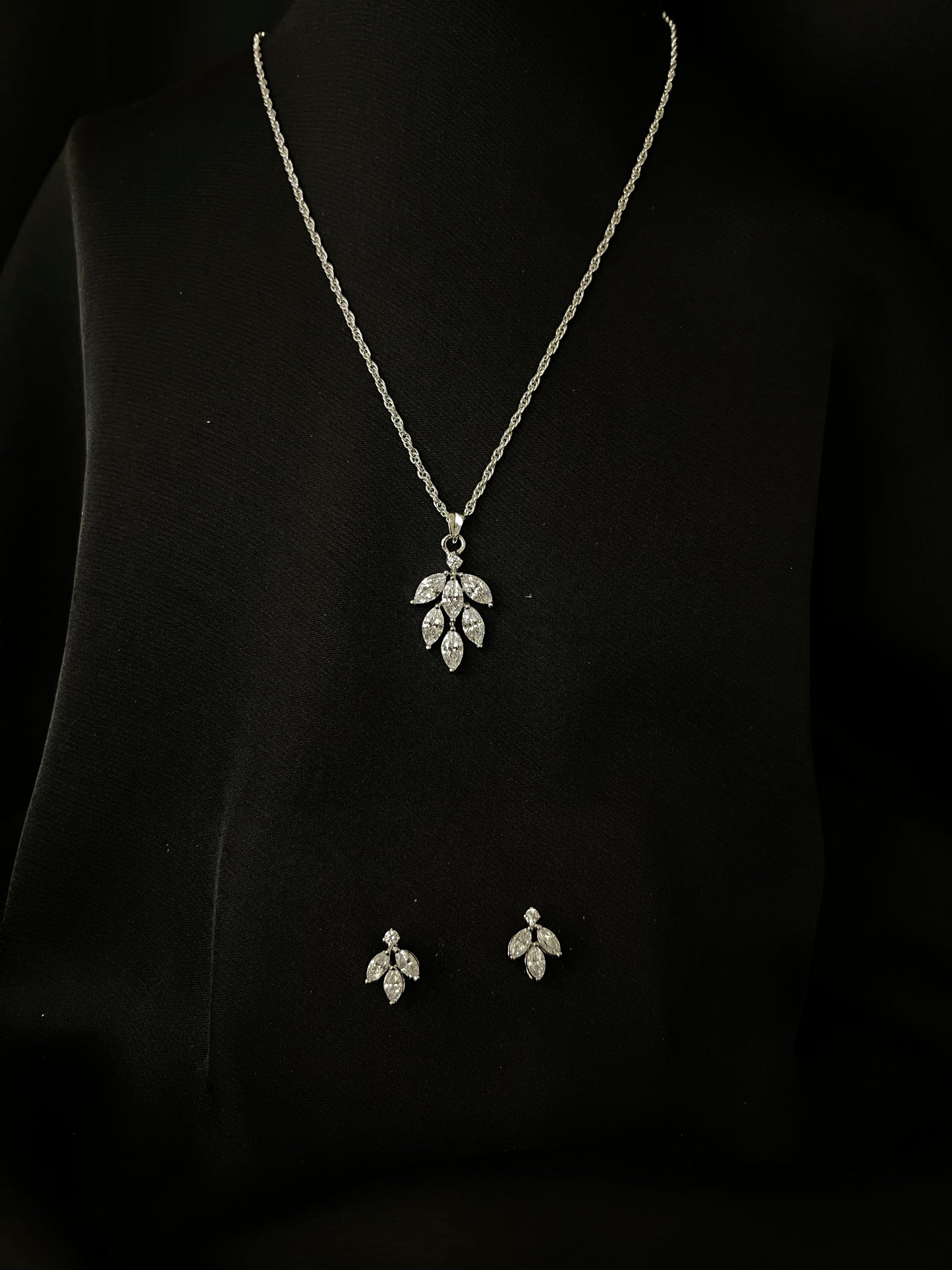 Verdant Whisper Pendant Set