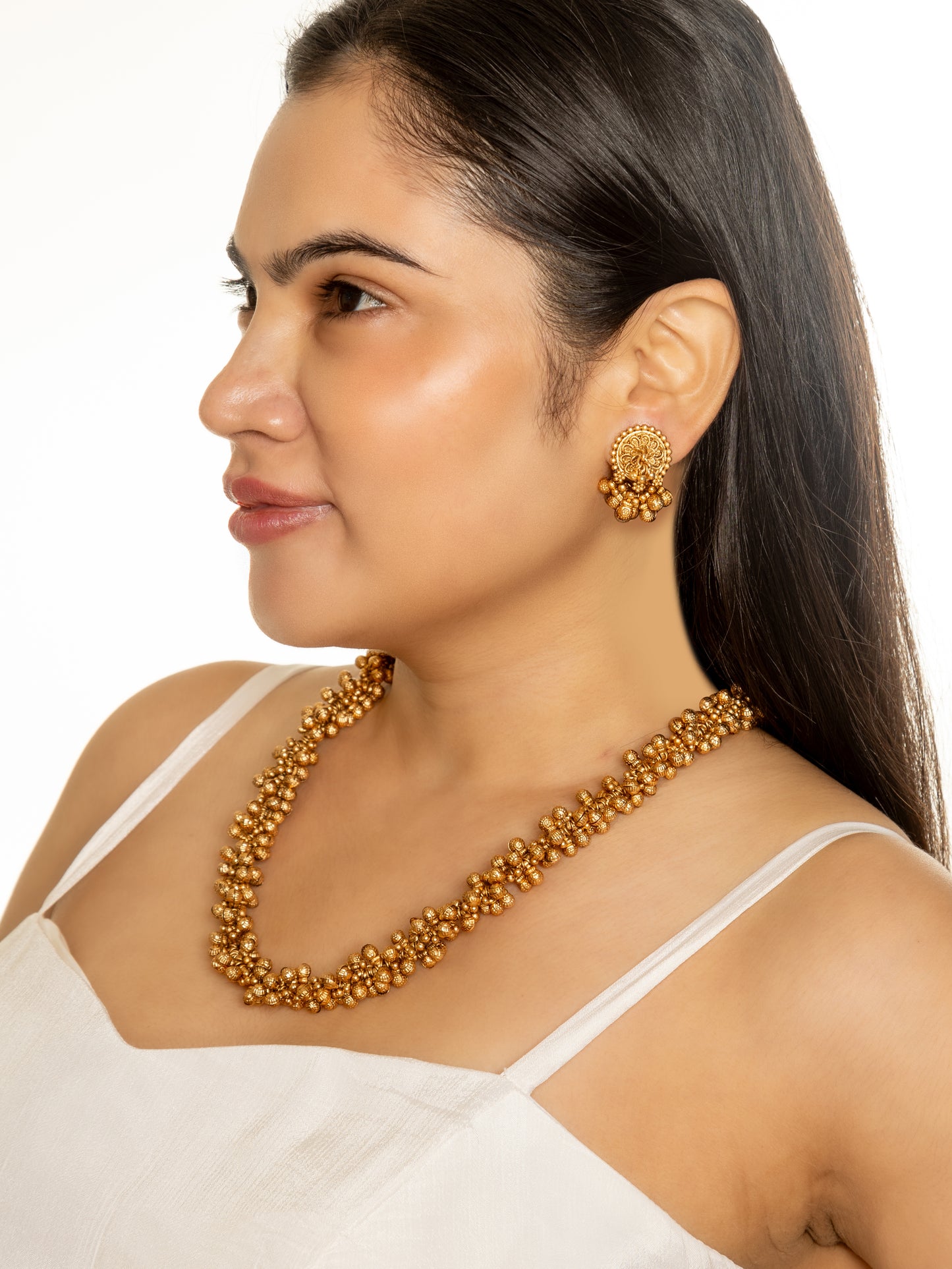 Ojasvi Necklace With Earrings