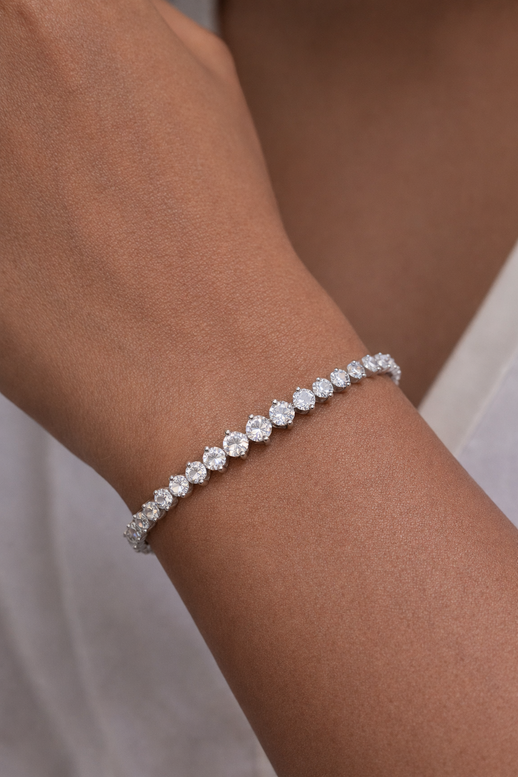 Ishira Radiance Line Bracelet