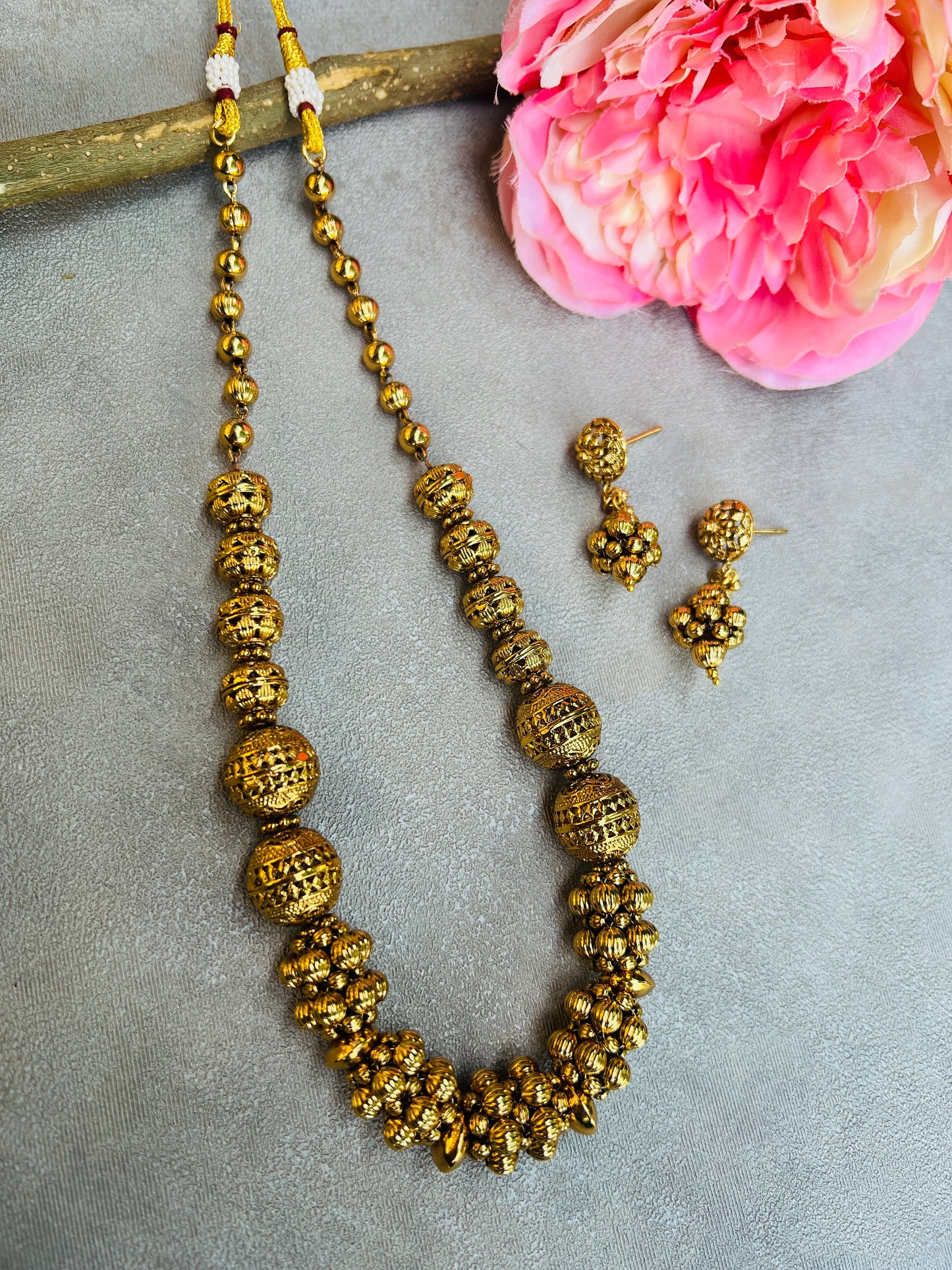 Parvati Necklace With Earrings